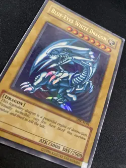 Blue Eyes White Dragon SDK-E001 Ultra Rare Unlimited - Image 2