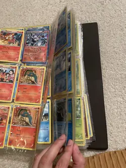 Pokemon Binder with huge lot of Pokemon Cards , 200+ Cards - Image 1