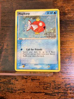 Pokemon TCG Magikarp #65/109 EX Team Rocket Returns Reverse Holo with SWIRL 2004 - Image 1