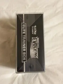 Pokemon TCG: SW&SH Evolving Skies Elite Trainer Box w/ Plastic Display Case - Image 4