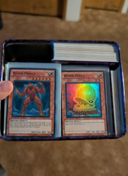 Yugioh Cards W/ 5D'S Collectors Tin - 30+ Rare/Holo included 500+ Cards - Image 1