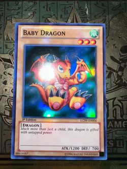 🔥 YUGIOH TCG Baby Dragon LCJW-EN006 SUPER RARE HOLOFOIL NM 1ST EDITION - Image 1