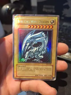 Blue-Eyes White Dragon SDK-001 – Holo – Unlimited – Played – Yu-Gi-Oh! - Image 1