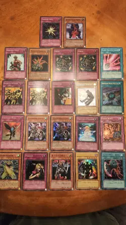 Yu-Gi-Oh Huge Holo Lot 22 Cards! - Image 1