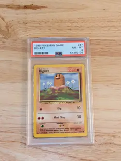 POKEMON PSA 8 BASE SET UNLIMITED (1999) DIGLETT 47/102 - Image 1