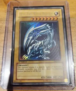 Yu-Gi-Oh! TCG 1st Edition Ultra Rare Iconic Blue Eyes White Dragon SDK-E001 - Image 1