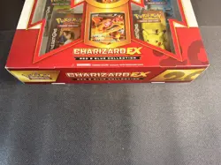 Charizard EX Red and Blue Collection - Pokemon Promo box with figure - SEALED - Image 3