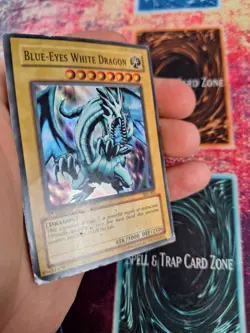 Yugioh Blue-Eyes White Dragon SKE-001 Super Rare 1st Edition Heavily Played - Image 4