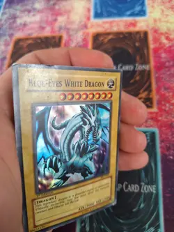 Yugioh Blue-Eyes White Dragon SKE-001 Super Rare 1st Edition Heavily Played - Image 5