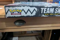 Pokemon TCG Team Skull Pin Collection Box Sealed Evolutions Burning Shadows - Image 3