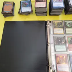 7 Pages of PAUPER Cards Collection in Binder. And 1,000+ Random Magic Cards - Image 4