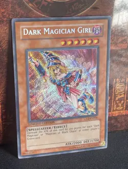 YuGiOh! Dark Magician Girl CT2-EN004 Secret Rare Limited Edition Collectors Tin - Image 1