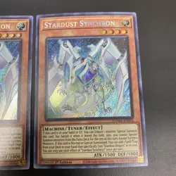 Yugioh - Stardust Synchron DAMA-EN002 1st Edition SECRET NM X3 - PLAYSET - Image 4
