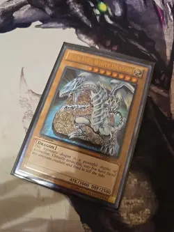 Yu-Gi-Oh! TCG Blue-Eyes White Dragon Ultimate Rare 1st Edition YSKR-EN001 - Image 1