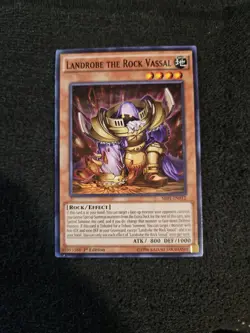 1x Yu-Gi-Oh! Landrobe The Rock Vassal - SR01-EN012 - Common - 1st Edition - Image 1