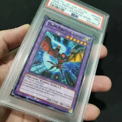 2014 Yugioh: TWIN PHOTON LIZARD - SP14-EN020 [1st Ed Starfoil Rare] - Mint PSA 9 - Image 2