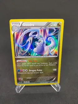 Goodra - 77/119 - Holo Rare Phantom Forces Pokemon NM 2014 - Image 1