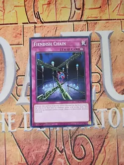 Fiendish Chain SDFC-EN036 Common 1st Ed NM Yugioh - Image 1
