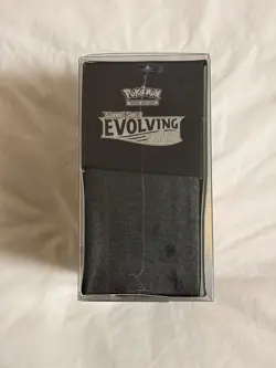 Pokemon TCG: SW&SH Evolving Skies Elite Trainer Box w/ Plastic Display Case - Image 2