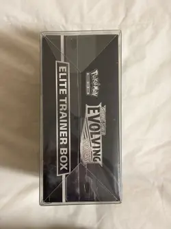 Pokemon TCG: SW&SH Evolving Skies Elite Trainer Box w/ Plastic Display Case - Image 3
