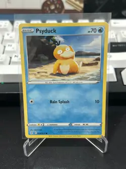 Psyduck - 024/203 Evolving Skies Common Pokemon Card - Image 1