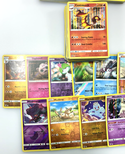 Pokemon TCG Trading Card Starter Mixed Lot 725 Modern Cards in Collectible Tin - Image 4