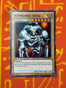 YUGIOH SUMMONED SKULL SUPER RARE NEAR MINT LCYW-EN010 NA PRINT - Image 1