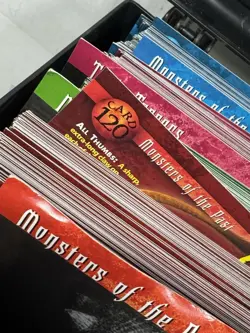 Weird n' Wild Creatures Huge Lot of 450 Large Cards + Storage Case - Image 2