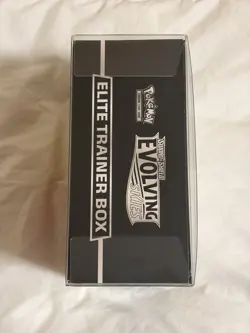 Pokemon TCG: SW&SH Evolving Skies Elite Trainer Box w/ Plastic Display Case - Image 3