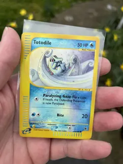 LP Pokemon TCG Totodile #135/165 Reverse Holo Foil Expedition Base Set 2002 - Image 1