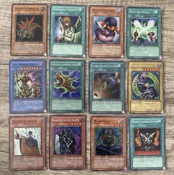 Vintage Yu-Gi-Oh Card Lot 275+ Cards Early Era w/ Blue-Eyes Dark Magician Holos - Image 2