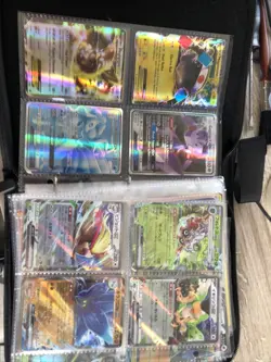 Charizard Pokemon Premium Zip Trading Card Binder with cards Inc Gold Foil - Image 4