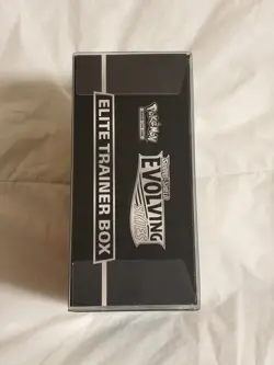 Pokemon TCG: SW&SH Evolving Skies Elite Trainer Box w/ Plastic Display Case - Image 3