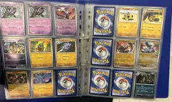 Lotto Masterset quasi completo Evoluzioni Prismatiche 133 Card Pokemon Charizard - Image 4