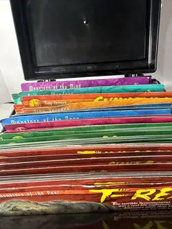 Weird n' Wild Creatures 556 Large Card Lot Vintage w/ Storage Case READ - Image 2