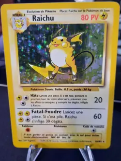 FRENCH Raichu Holo 14/102 Pokemon Base Set WOTC (FRENCH Language) Heavy Play - Image 2