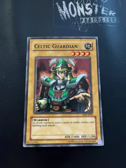 YUGIOH CELTIC GUARDIAN SUPER RARE LOB-E005 - Image 1