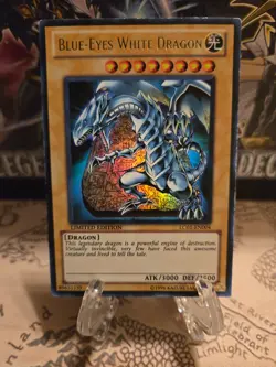 Yu-Gi-Oh Blue-Eyes White Dragon LC01-EN004 Legendary Collection 1 Limited MP - Image 1