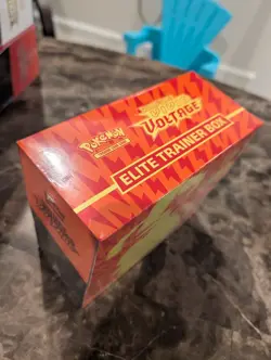 Pokemon TCG: Sword & Shield-Vivid Voltage Elite Trainer Box (133 Cards) 820650807688 - Image 2