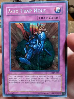 Yu-Gi-Oh! Acid Trap Hole Trap DDS-005 Holo Dark Duel Stories 1996 Unlimited NM - Image 1