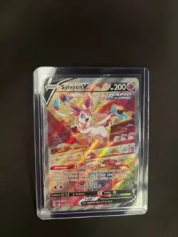 2021 Pokemon SWSH Evolving Skies Sylveon V #184/203 - Image 1