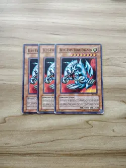 Yu-Gi-Oh! - Blue-Eyes Toon Dragon 3X - Complete Playset - Image 1