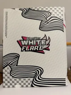Pokemon Scarlet & Violet White Flare Binder With Reshiram & Elastic Strap - Image 2