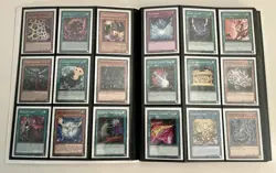 Yugioh 9 Foil/250 Card Binder Lot Dark Magician Blue-Eyes Red-Eyes Konami - Image 3