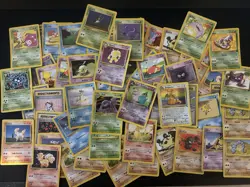 Lotto 55 Carte Pokemon Vintage - 5 Holo e 50 Comuni/non Comuni - Image 1