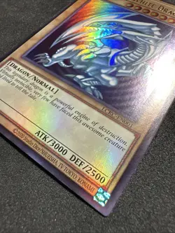 Blue-Eyes White Dragon (Version 2) LCKC-EN001 Legendary Collection Kaiba Foil - Image 3