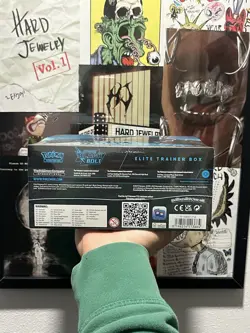 Pokemon TCG - Black Bolt Elite Trainer Box - Image 3