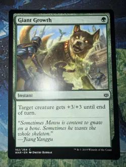 Giant Growth War of the Spark Regular - Image 1