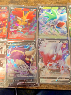 Pokemon card lot, assorted V cards ( 10 card lot) - Image 3