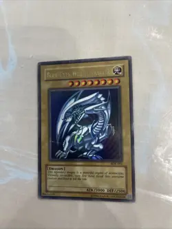 Konami Yu-Gi-Oh! TCG Blue-Eyes White Dragon SDK-001 Ultra Rare Unlimited Holo - Image 1